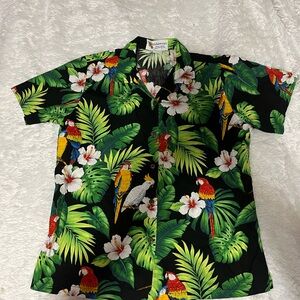 Vintage Alohawears Parrots Tropical
Print Short Sleeve Hawaiian Shirt
Size S